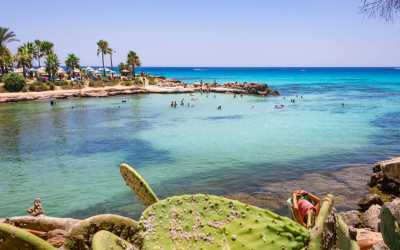 Wycieczka fakultatywna, Wycieczka z Pafos w kierunku Ayia Napa Marathon z Lefkarą, odrobiną wina i oliwy